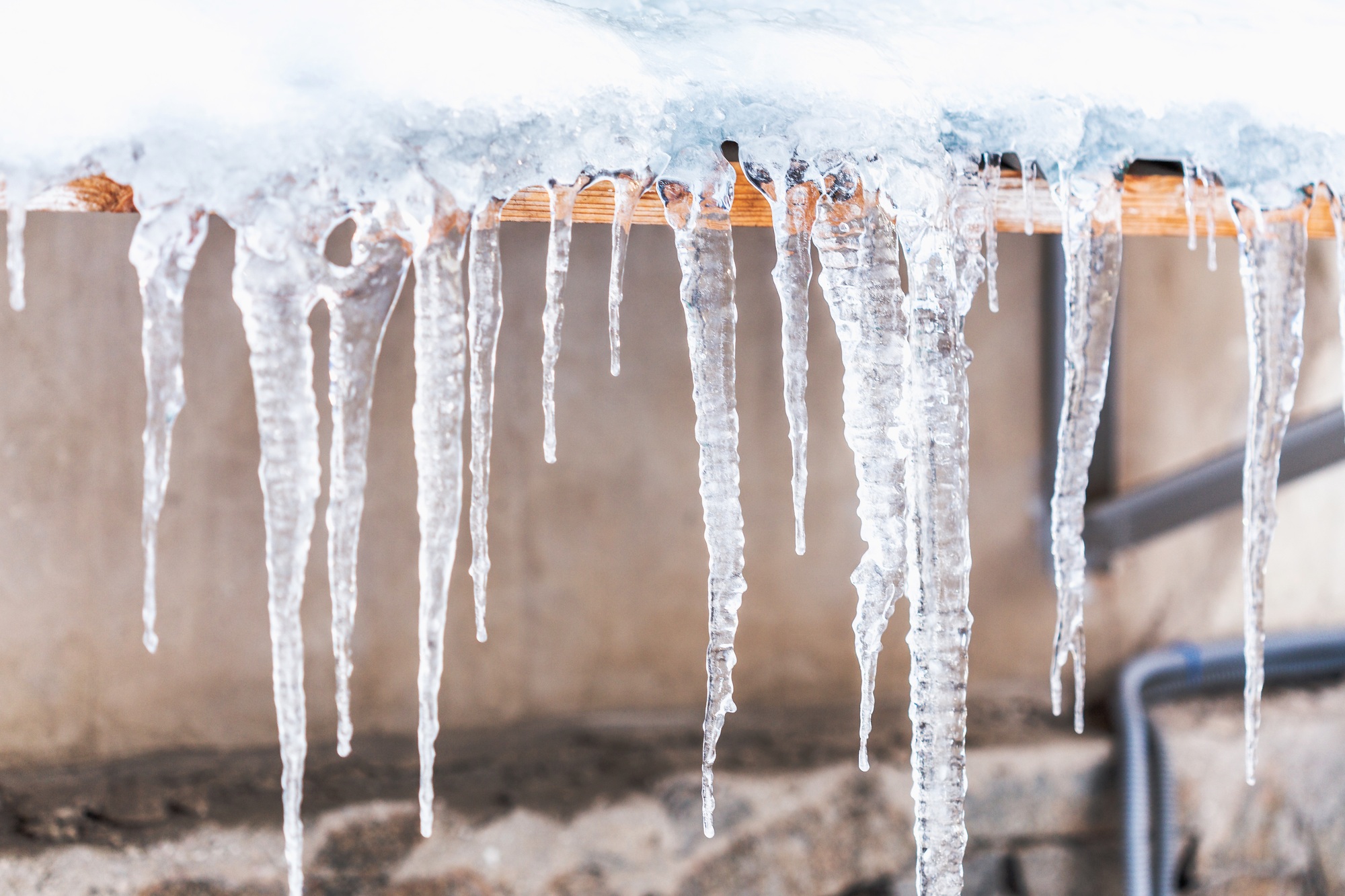 How to Handle Storm Damage to Your Roof This Winter